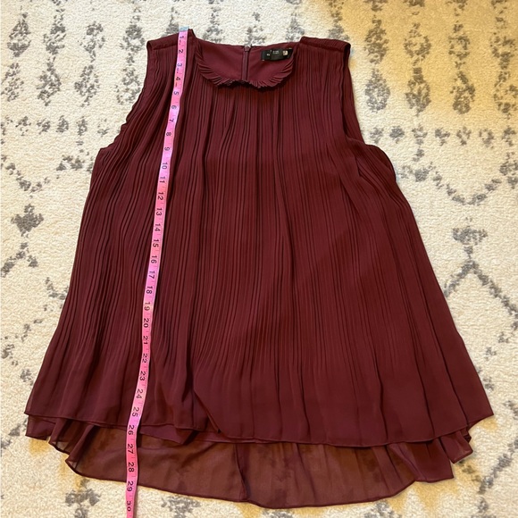 Club Monaco Pleated Sleeveless Blouse - Picture 8 of 9